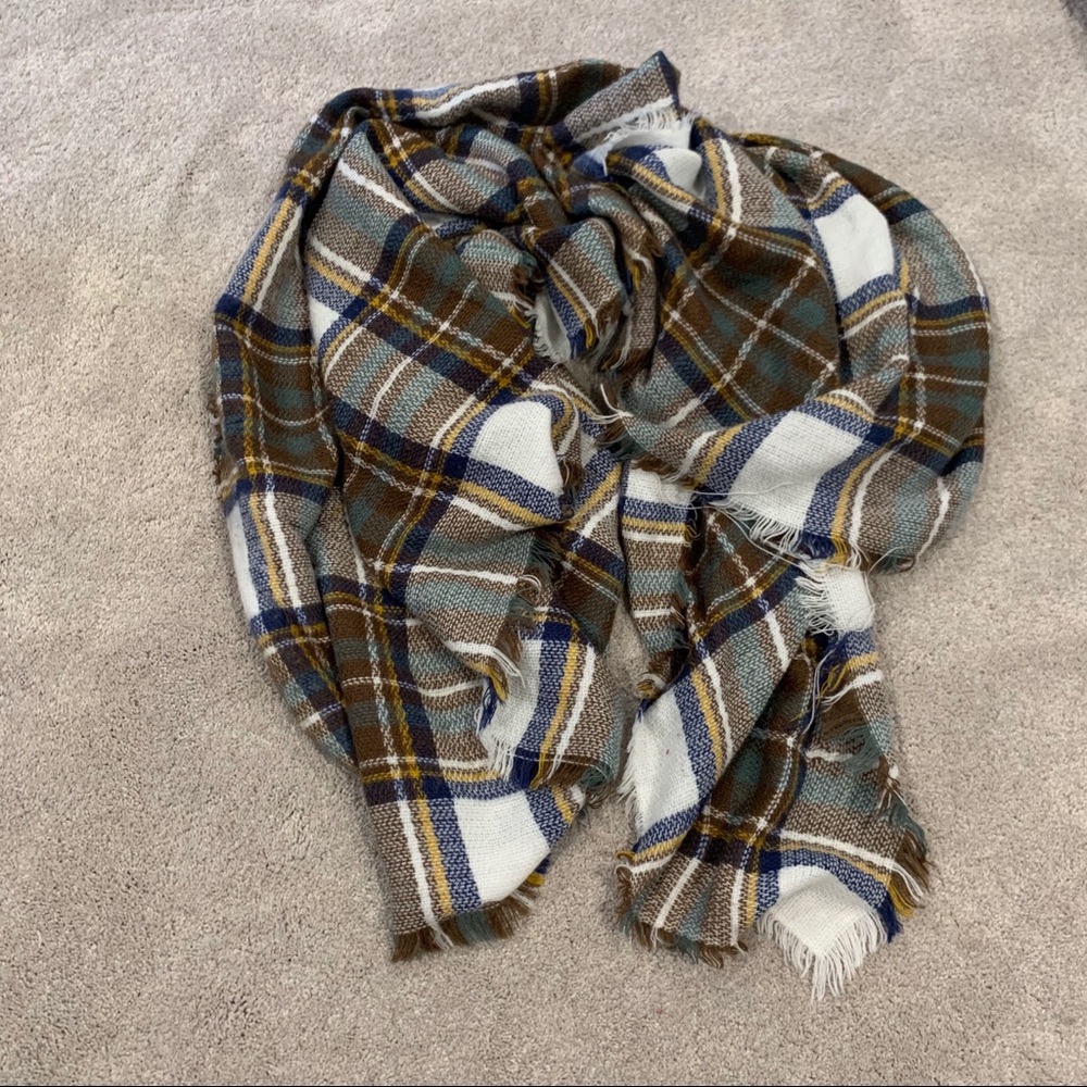 🔴➡️ 4/$10!!!!!⬅️🔴 
Large plaid blanket scarf
